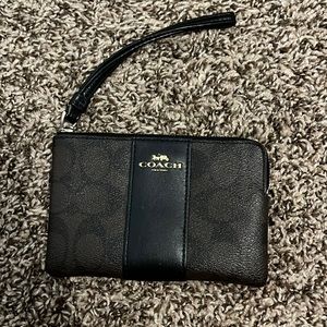 Coach Corner Zip Wristlet In Signature Canvas Wristlet